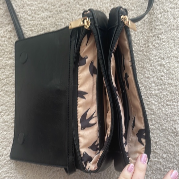 Carly Jean Los Angeles Viola Clutch - Picture 2 of 7